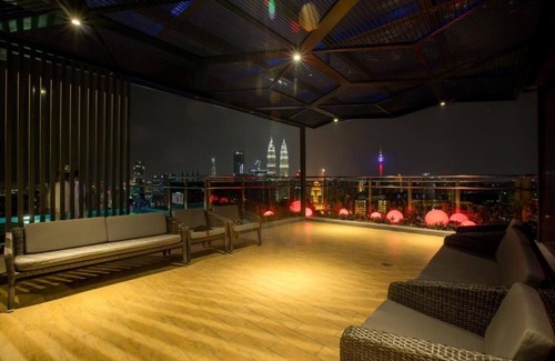 Malaysian Police Training Centre Apartment | Deluxe King Suite with Twin Tower View 21