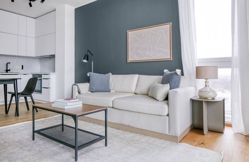 Erdberg Apartment | Deluxe Landstraße 1BR w/Pool & Doorman, steps to Metro U3, by Blueground