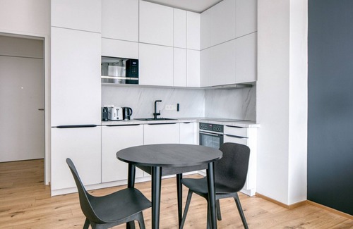 Erdberg Apartment | Deluxe Landstraße 1BR w/Pool & Doorman, steps to Metro U3, by Blueground