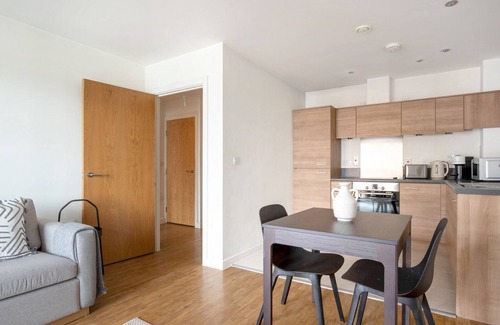 Limehouse Apartment | Deluxe Limehouse 1BR w/ Balcony, nr Tube, by Blueground