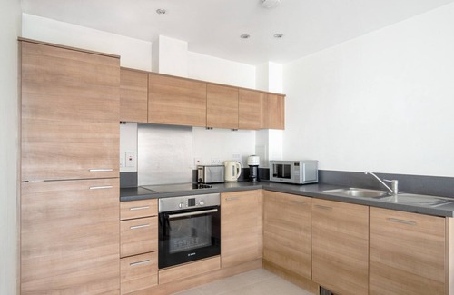 Limehouse Apartment | Deluxe Limehouse 1BR w/ Balcony, nr Tube, by Blueground