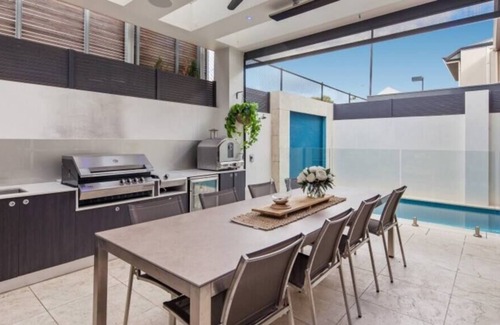 Norwood House | DELUXE Norwood, 3 bdrms, pool, wifi sleeps 6