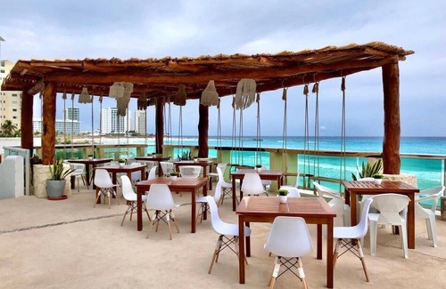 Punta Cancun Apartment | Deluxe ocean view with kitchenette at Hotel Ocean Dream Cancun