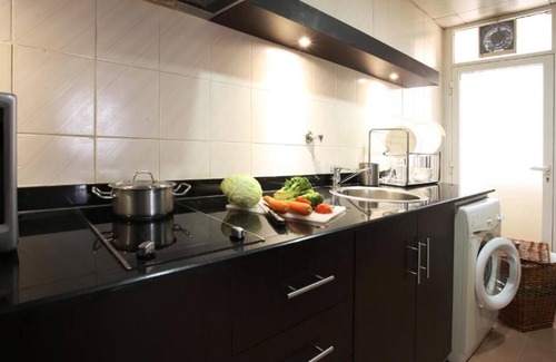 Al Danah Apartment | Deluxe One Bedroom Suite Near Abu Dhabi Beach By Luxury Bookings