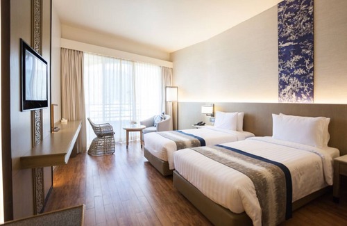 Patong Hotel | Deluxe Partial SEA-VIEW Room #02