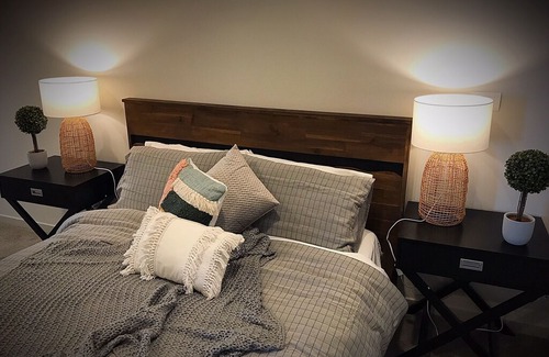 Flat Bush Apartment | Deluxe Queen Private Room L1 | Private Bathroom - Flatbush Holiday Accommodation