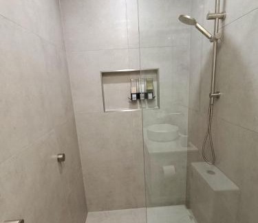 Holmview Apartment | Deluxe Queen Studio New