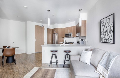 Centennial Apartment | Deluxe Redwood City 1BR w/W/D, Gym, BBQ, walk to Caltrain, by Blueground