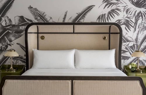 Hunt Club Hotel | Deluxe Resort View Room at PGA National Resort - Pools and Outdoor Games