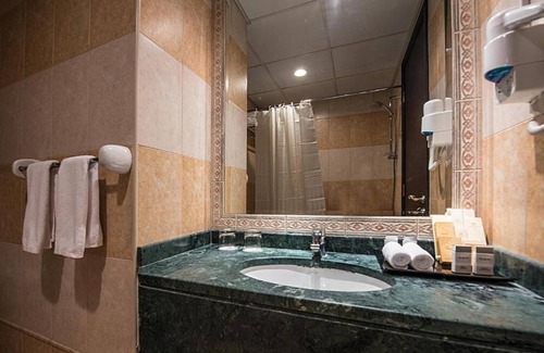 Trade Center House | Deluxe Room Near DIFC Metro by Luxury Bookings