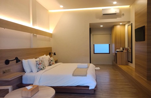 Batubelig Resort | Deluxe Rooms, only 5 mins walk to Batu Belig Beach