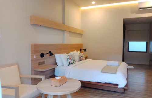 Batubelig Resort | Deluxe Rooms, only 5 mins walk to Batu Belig Beach