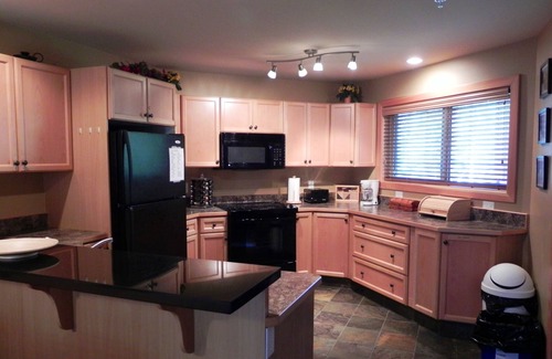 Okanagan-Similkameen Condo | Deluxe Ski in/out Condo in Village Centre