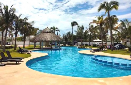 Boulevard Barra Vieja Apartment | Deluxe & spacious apt w/beach club & big pool