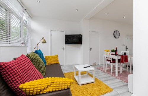 Royal Docks Apartment | Deluxe studio Apartments - City Airport & Excel Ideal for Long stay
