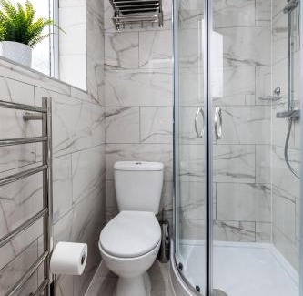 Royal Docks Apartment | Deluxe studio Apartments - City Airport & Excel Ideal for Long stay