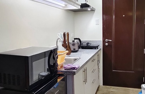 Binan City Condo | Deluxe Studio - Fast WiFi, 55" UHD TV with Netflix & Prime Video, Free Pool