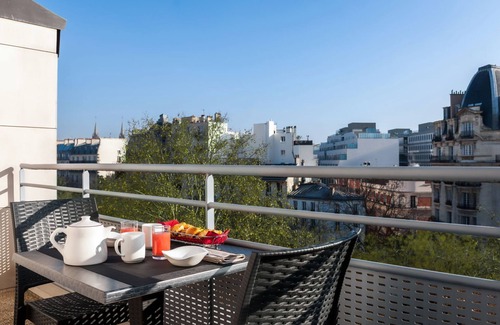 Quartier de la Roquette Apartment | Deluxe Studio Located Between Bastille Marais