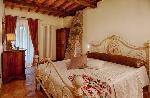Monteriggioni Apartment | Deluxe Suite B at Relais La Costa