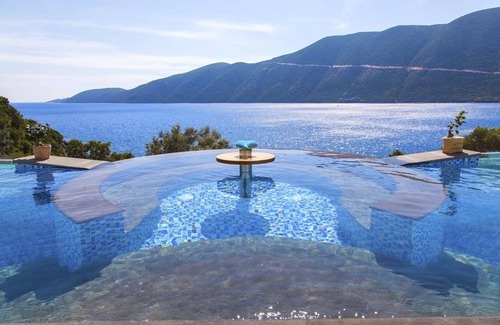 Evgiros Apartment | Deluxe suite with plunge pool
