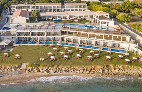 Neromilos Apartment | Deluxe Suite with Private Pool Annex 200