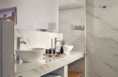 Neromilos Apartment | Deluxe Suite with Private Pool Annex 200