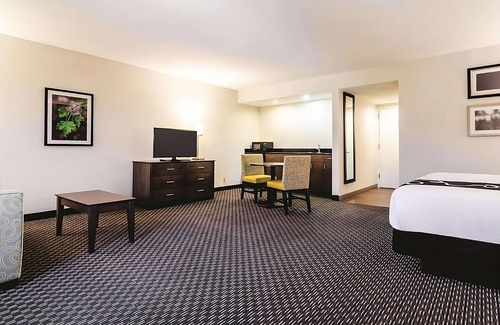 Myrtle Beach Hotel | Deluxe Suite with King Bed at La Quinta Inn: Free Breakfast & Near Beach
