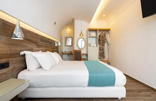 Fira Hotel | Deluxe Suites Santorini