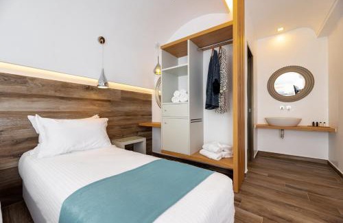 Fira Hotel | Deluxe Suites Santorini