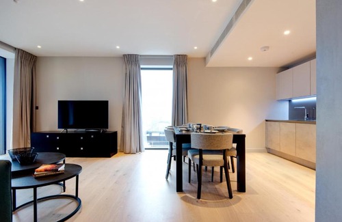 Warwick Apartment | Deluxe Victoria Home close to Buckingham Palace by UndertheDoormat