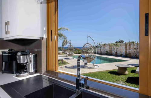 Kolymbari Villa | Deluxe villa with heated pool in Maleme