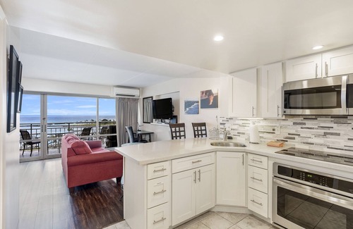 Waikiki Apartment | Deluxe Waikiki Ocean Front Suite - Ilikai