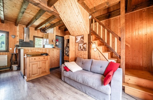 Le Praz de Lys Ski Chalet | Demi- Chalet Les Trolles 6-8 Pers' with Mountain View, Private Terrace and Wi-Fi