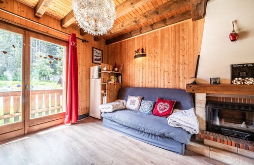 Le Praz de Lys Ski Chalet | Demi- Chalet Les Trolles 6-8 Pers' with Mountain View, Private Terrace and Wi-Fi