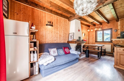 Le Praz de Lys Ski Chalet | Demi- Chalet Les Trolles 6-8 Pers' with Mountain View, Private Terrace and Wi-Fi