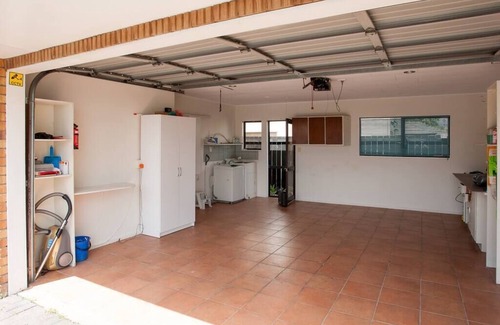 Tikipunga House | Denby Crest Modern Townhouse