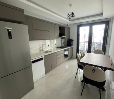 Yomra Apartment | Deniz ve Şehir Manzaralı Lüks Kiralık Daireler