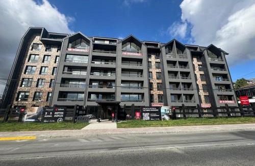 Puerto Varas Apartment | Depa con piscina frente al Lago Llanquihue y vista al volcán