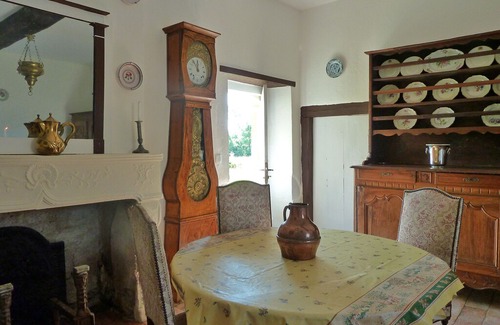 Chateau-sur-Allier House | Dependance of a 16th century castle listed as an historical monument!