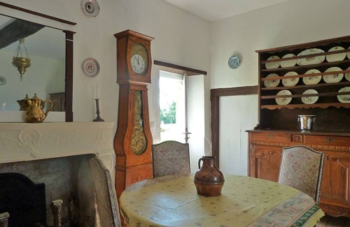 Chateau-sur-Allier House | Dependance of a 16th century castle listed as an historical monument!