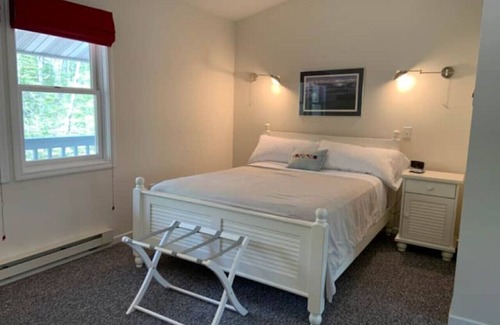 Red Cliff Apartment | DePerrys On The Lake Waterfront Access to Lake Superior