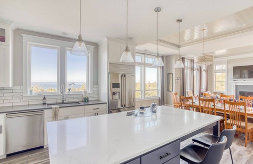 Depoe Bay House | Depoe Bay Ocean View, King Suite, Bunk Room, Tesla Charger, Outdoor Fireplace!