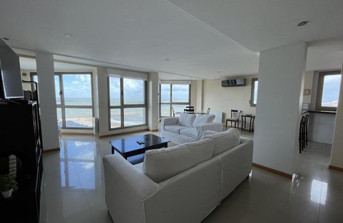 Mar del Plata Apartment | Depto Falucho - Vista al mar Playa Varese 5Px - Hola Sur
