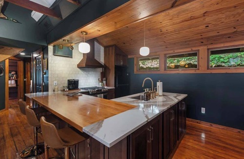 Frankfort Ski Chalet | Derby Day Digs Frankfort