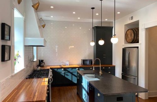 Old Louisville House | DERBY LUXE 3-story Historic 6 min from Churchill