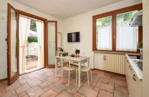 Desenzano del Garda Apartment | Desenzanoloft Garden and Pool