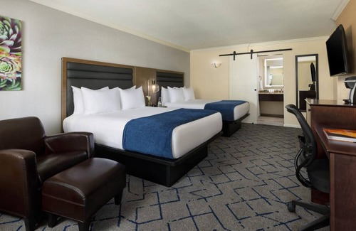 South Scottsdale Resort | Desert Adventure! 2 Serene Units, Picturesque Views, Spa, Bar, On-Site Dining
