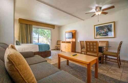 Palm Desert Apartment | Desert Breezes Resort Studio Apartment with Resort Access