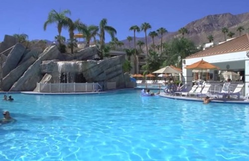 Canyon Corridor Condo | DESERT DREAM! 2BDR sleeps 6! HUGE POOL! POOLSIDE BAR and GRILL!