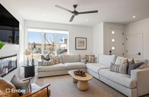 St. George Villa | Desert Dream Villa at Desert Color By Ember Stays